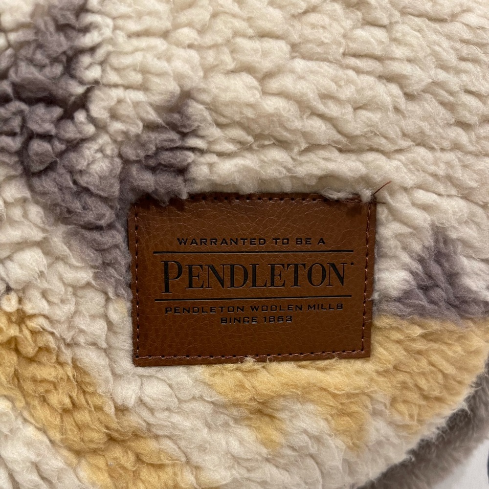 Pendleton throw blanket - Picture 2 of 3